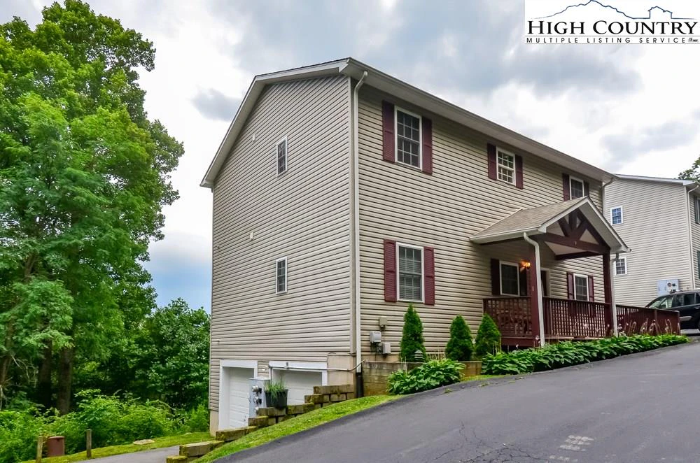 Image number 1 for the current listing