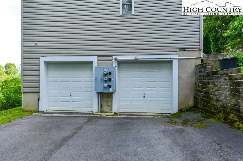 Image number 15 for the current listing