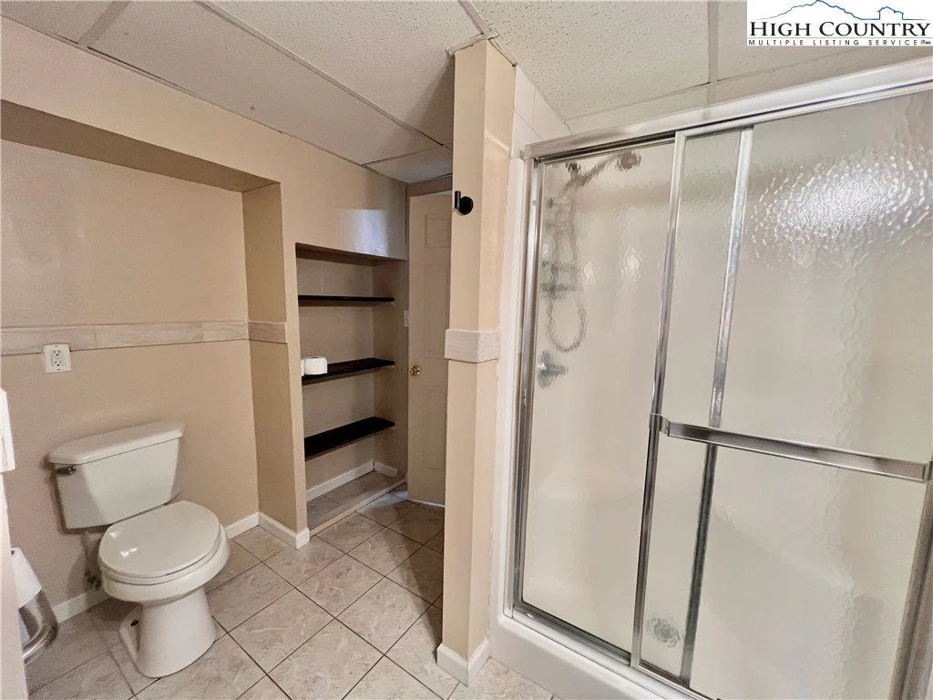 Image number 5 for the current listing