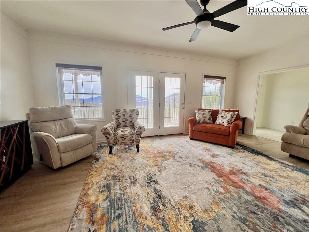 Image number 21 for the current listing