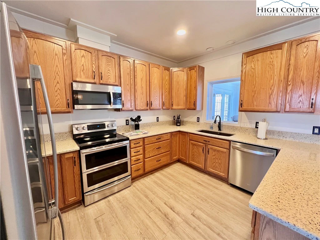 Image number 18 for the current listing