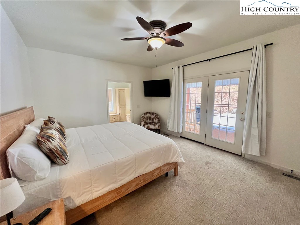 Image number 15 for the current listing