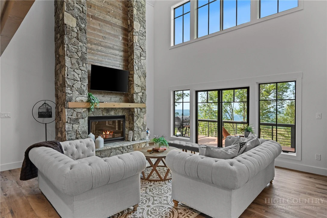 Image number 2 for the current listing