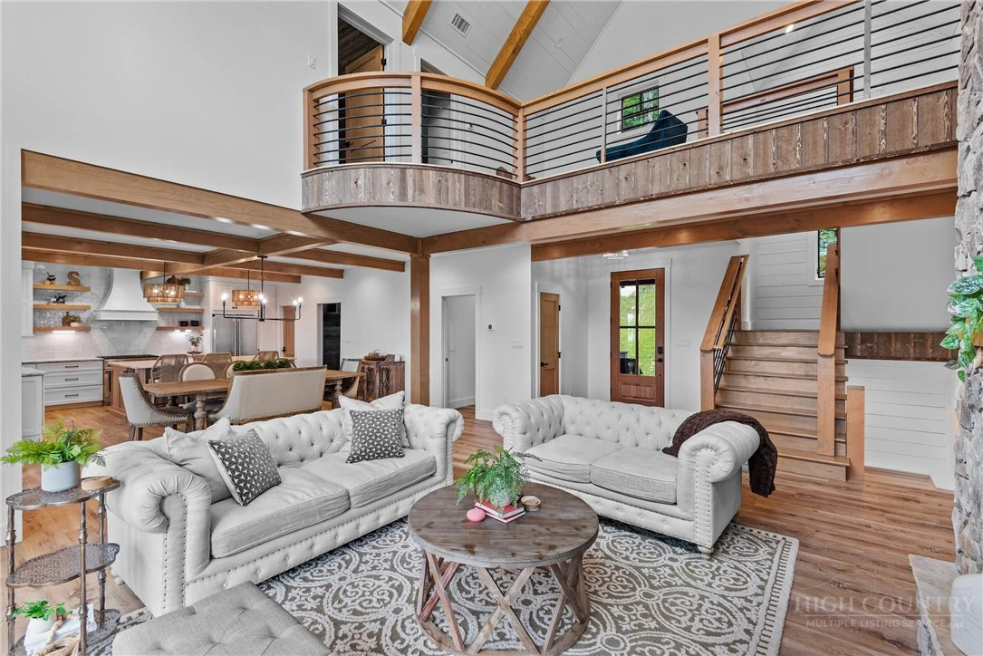 Image number 3 for the current listing