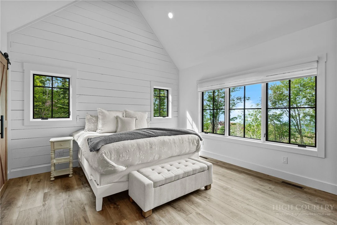 Image number 7 for the current listing