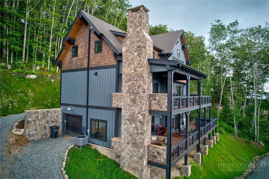 Image number 13 for the current listing