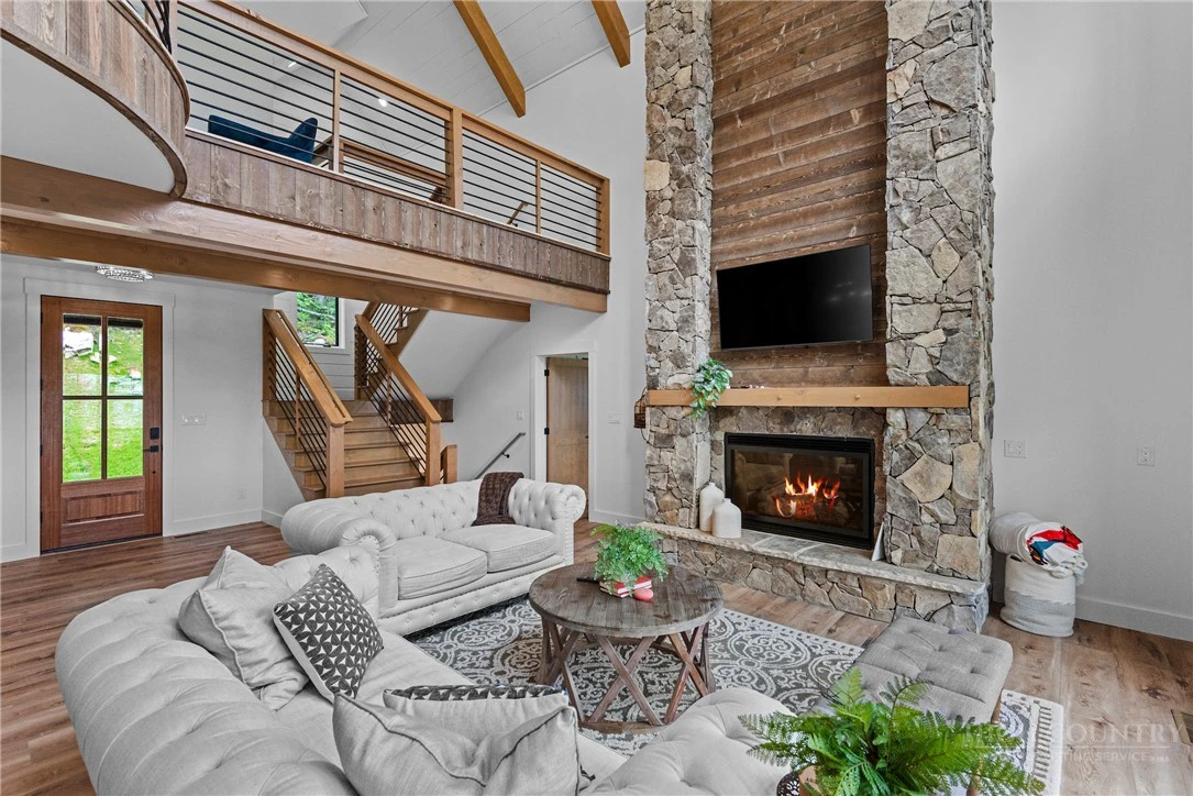 Image number 15 for the current listing