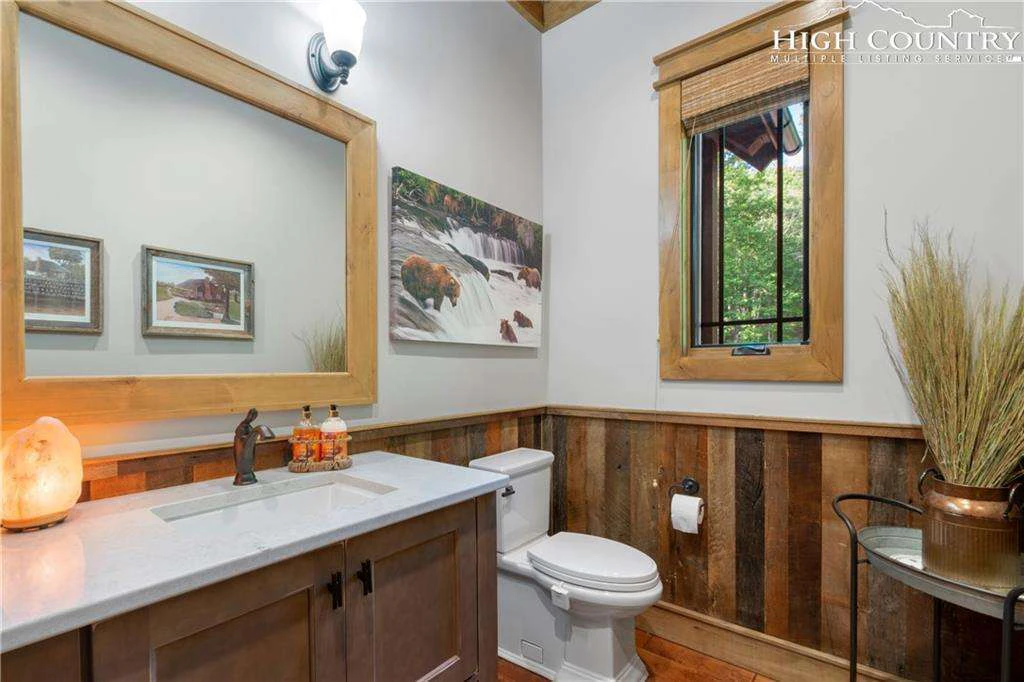 Image number 3 for the current listing
