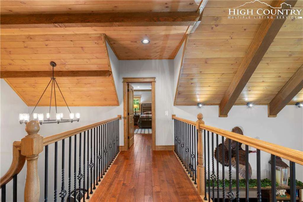 Image number 5 for the current listing