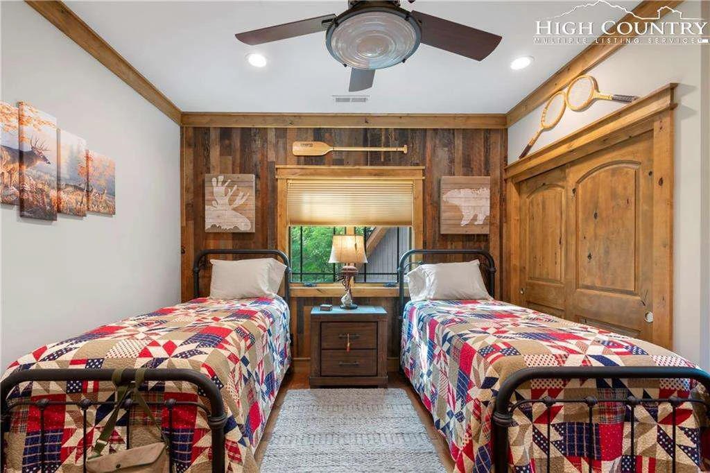 Image number 7 for the current listing