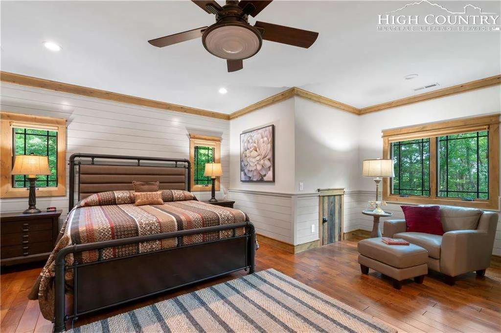 Image number 2 for the current listing