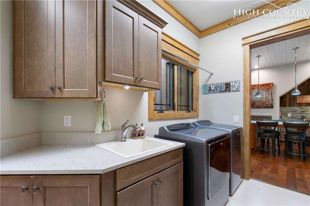Image number 14 for the current listing