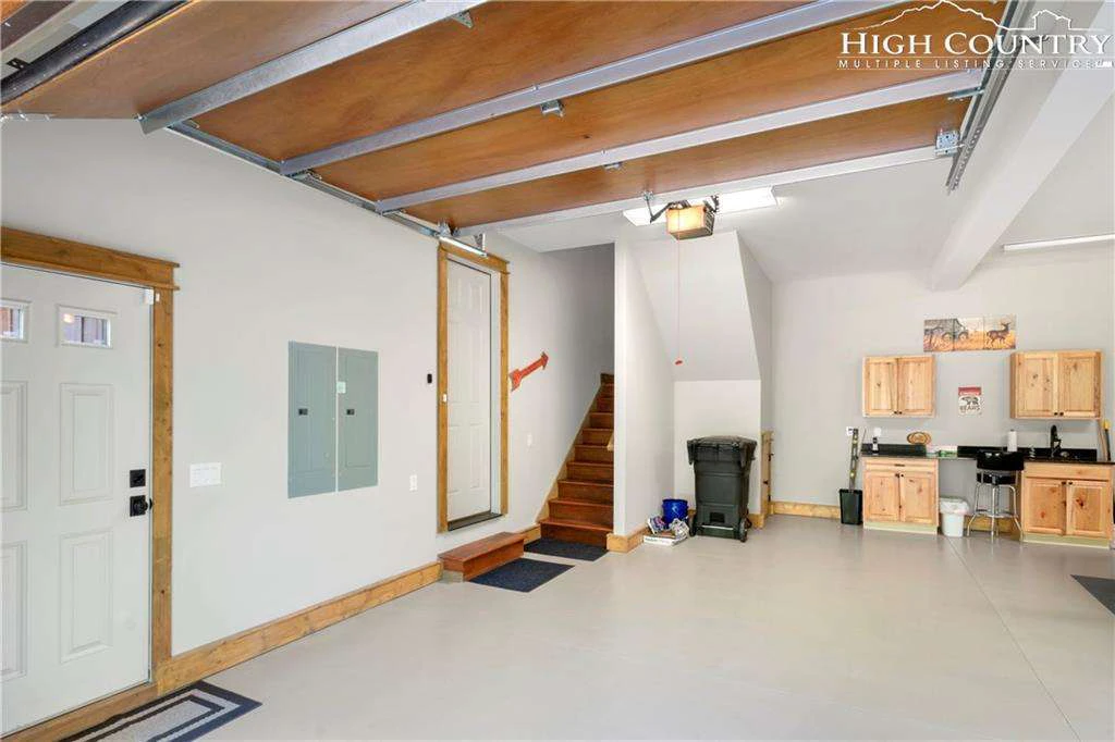 Image number 15 for the current listing