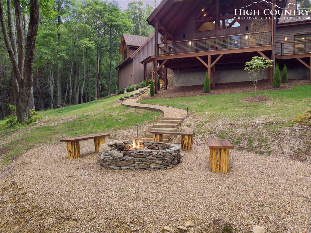 Image number 27 for the current listing