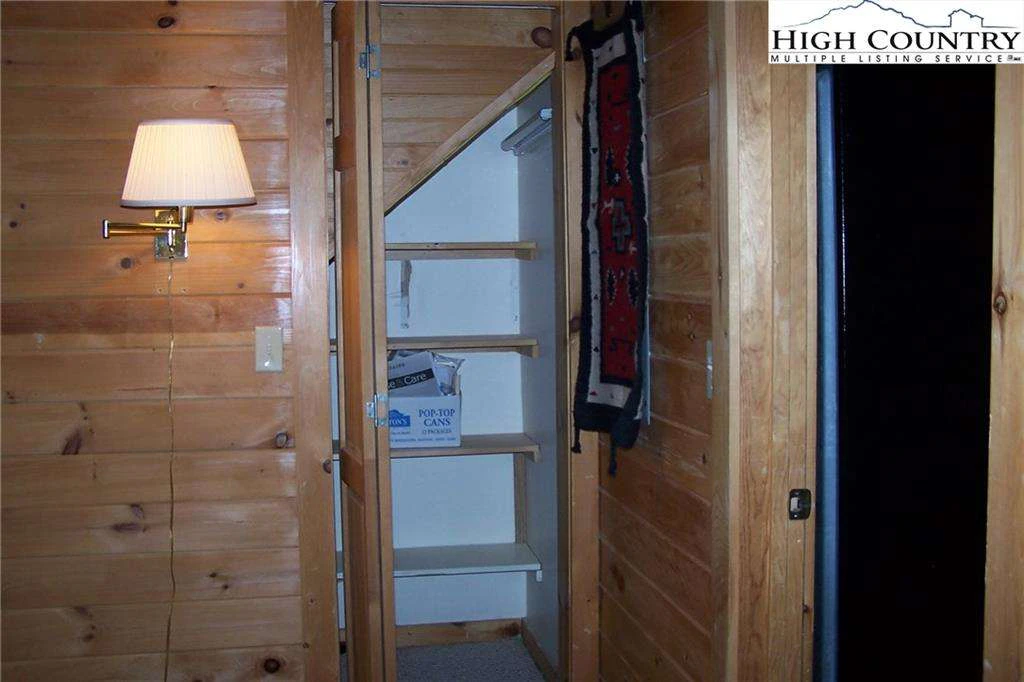 Image number 17 for the current listing