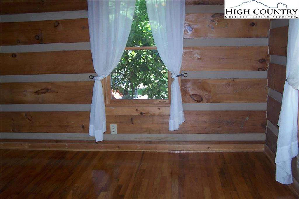 Image number 16 for the current listing