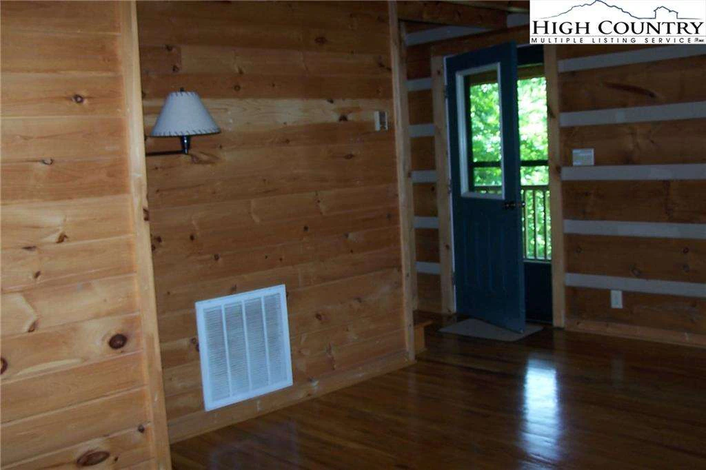 Image number 2 for the current listing