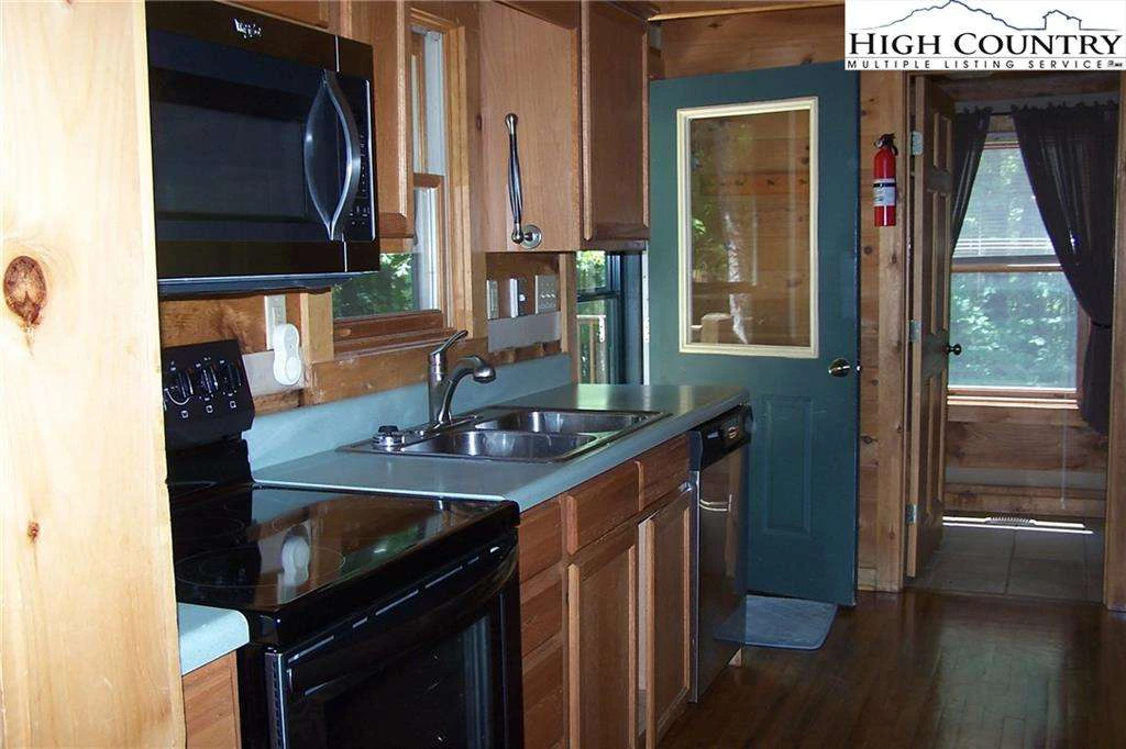 Image number 14 for the current listing