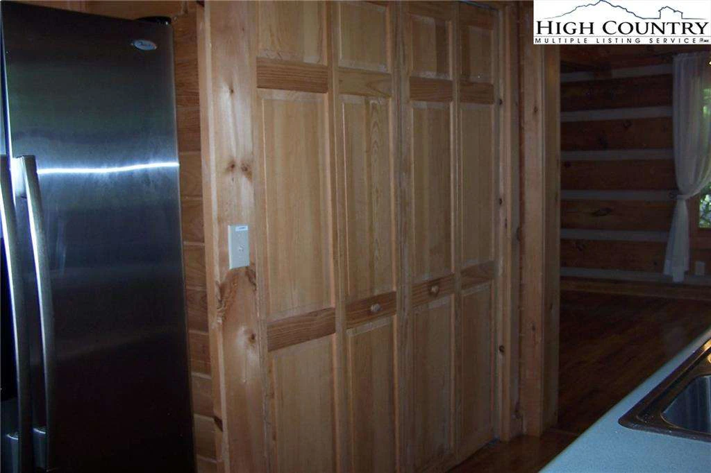 Image number 13 for the current listing