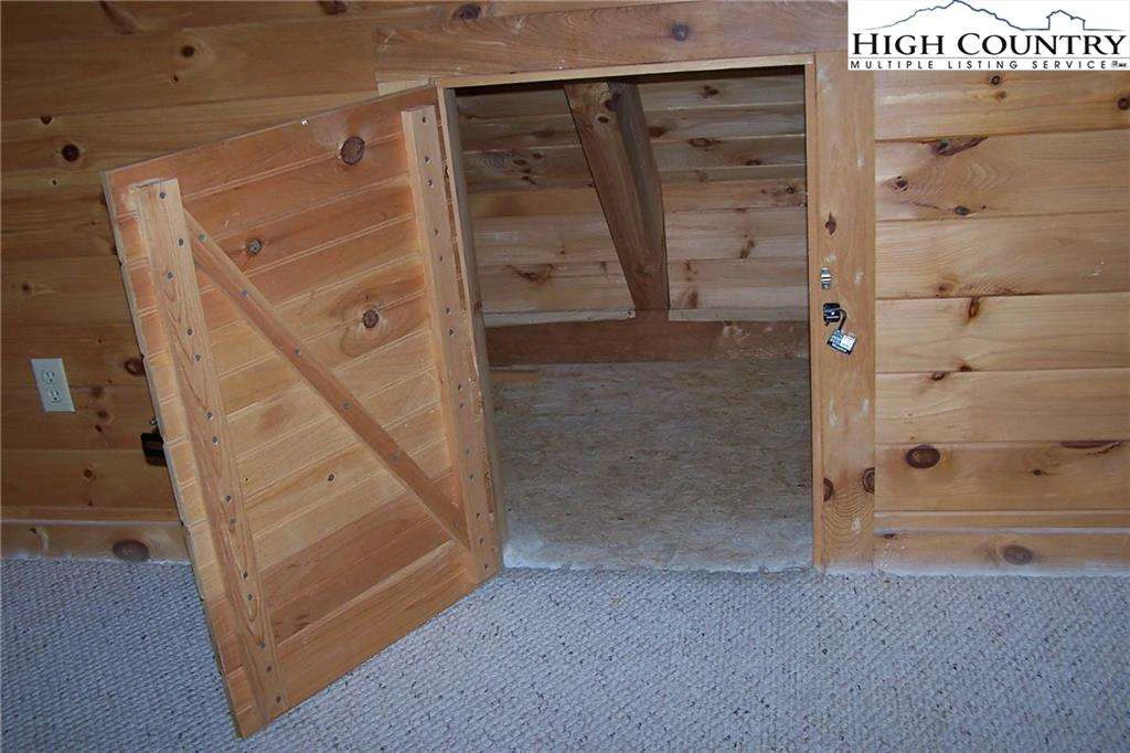 Image number 12 for the current listing
