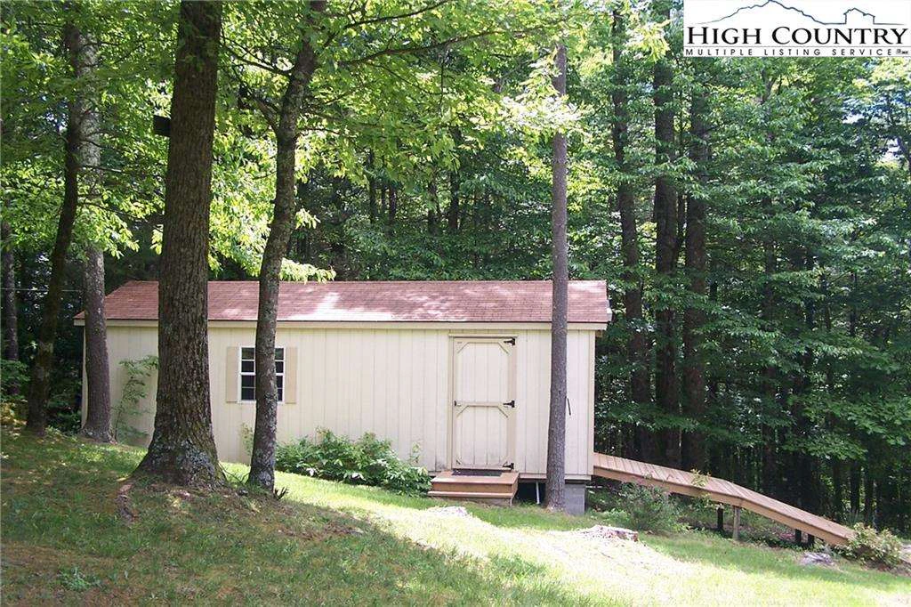 Image number 9 for the current listing