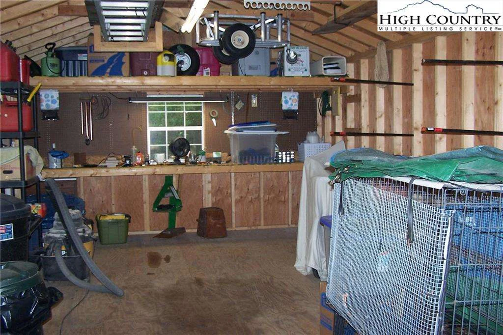 Image number 8 for the current listing