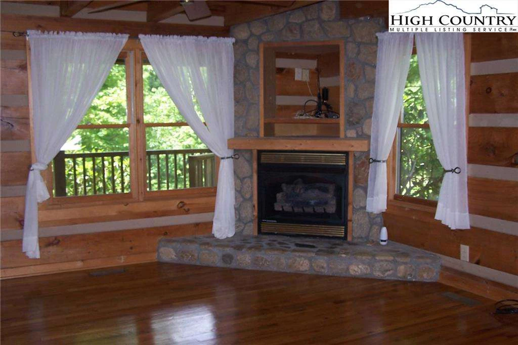Image number 18 for the current listing