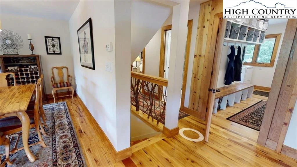Image number 3 for the current listing