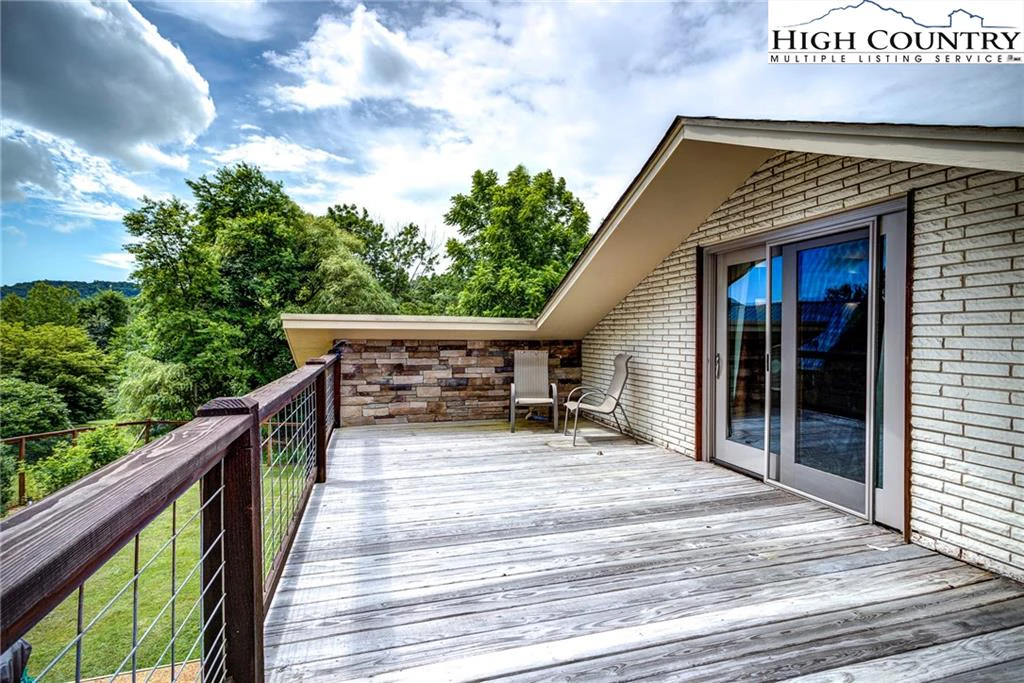 Image number 11 for the current listing