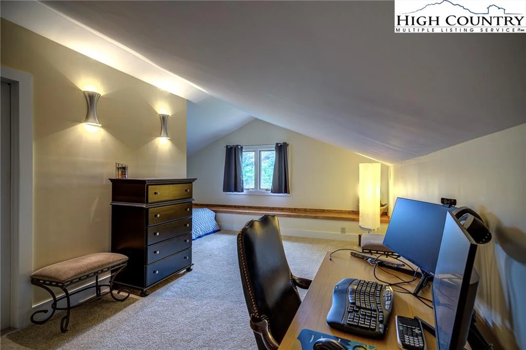 Image number 12 for the current listing