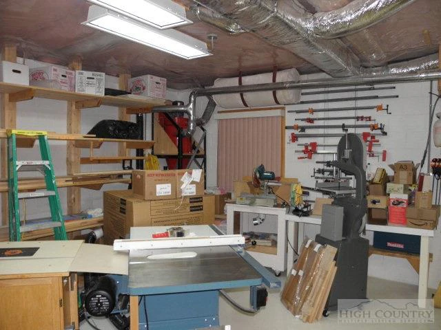 Image number 11 for the current listing