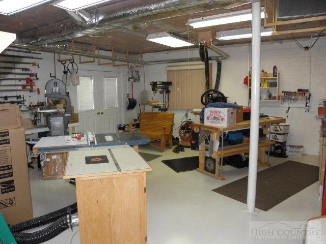 Image number 2 for the current listing