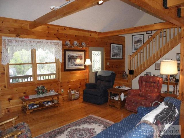 Image number 18 for the current listing