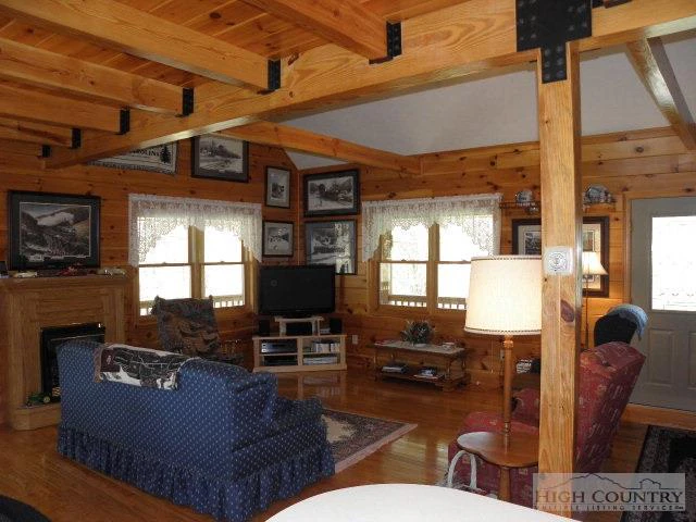 Image number 20 for the current listing