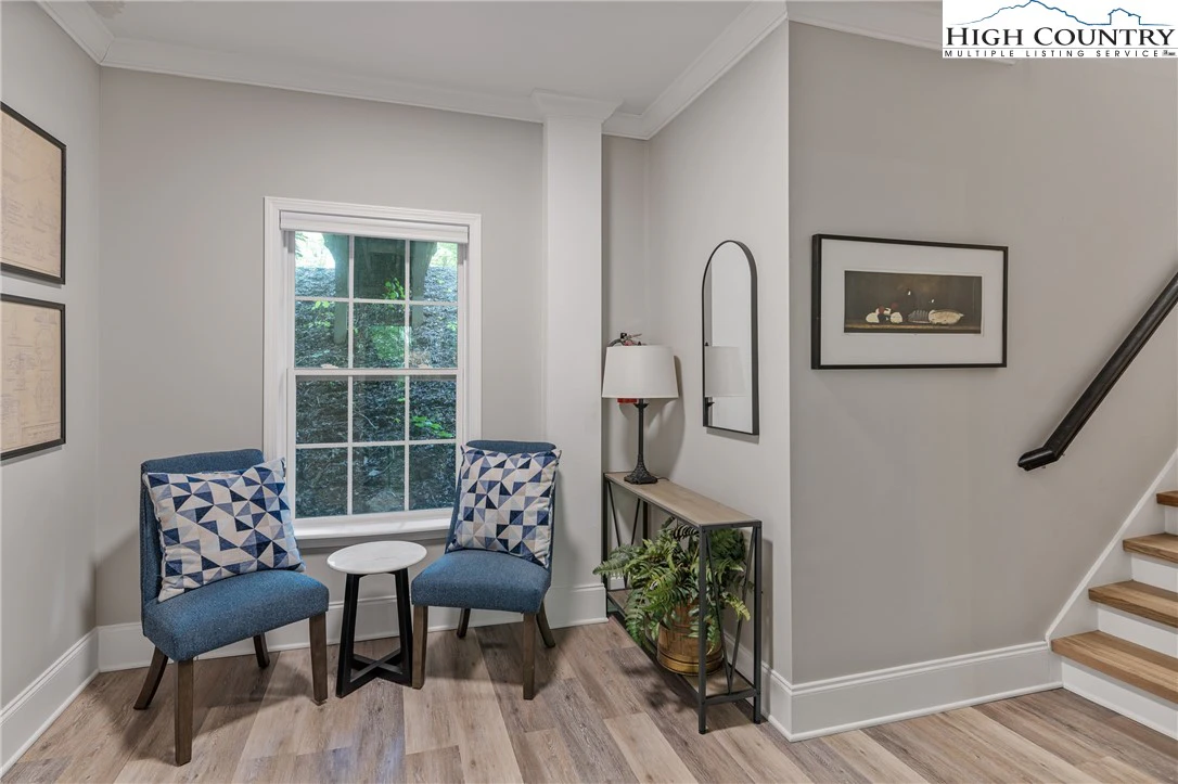 Image number 7 for the current listing