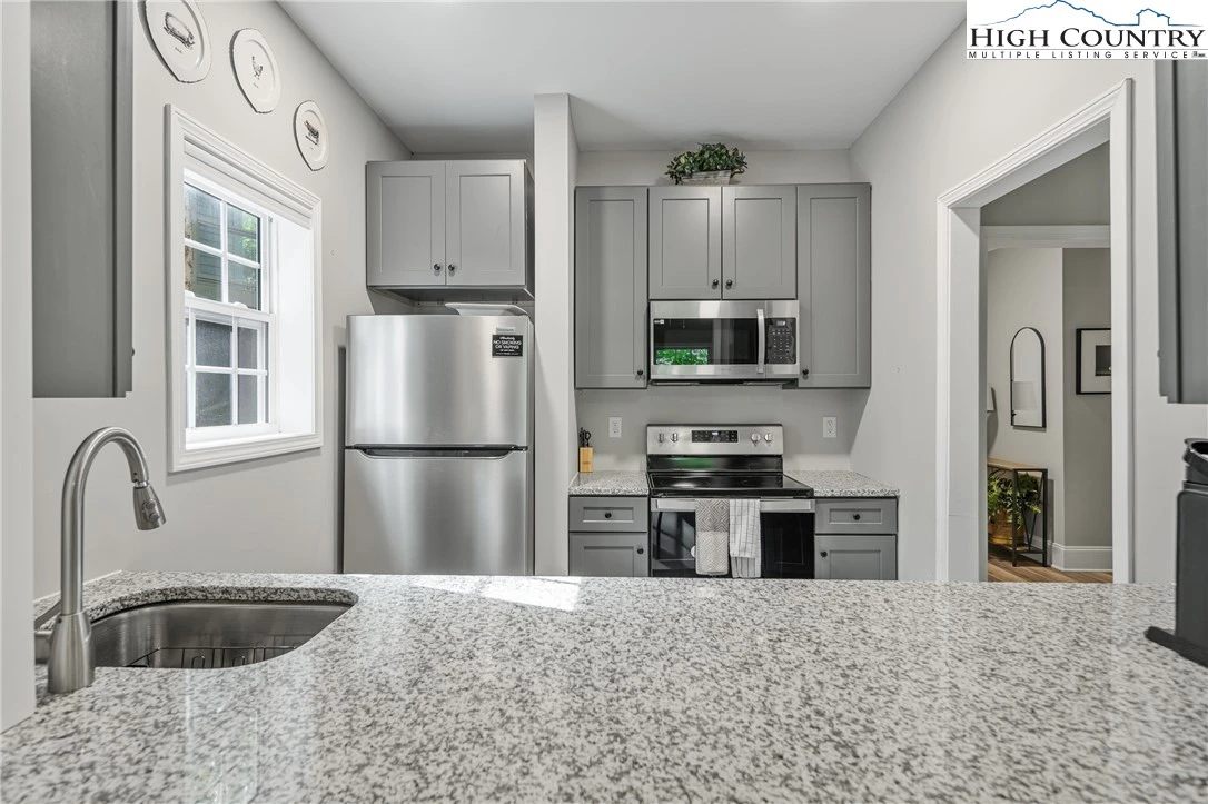 Image number 2 for the current listing