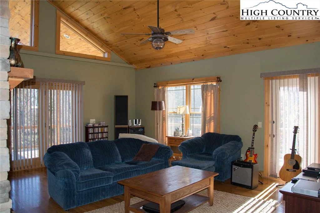 Image number 13 for the current listing