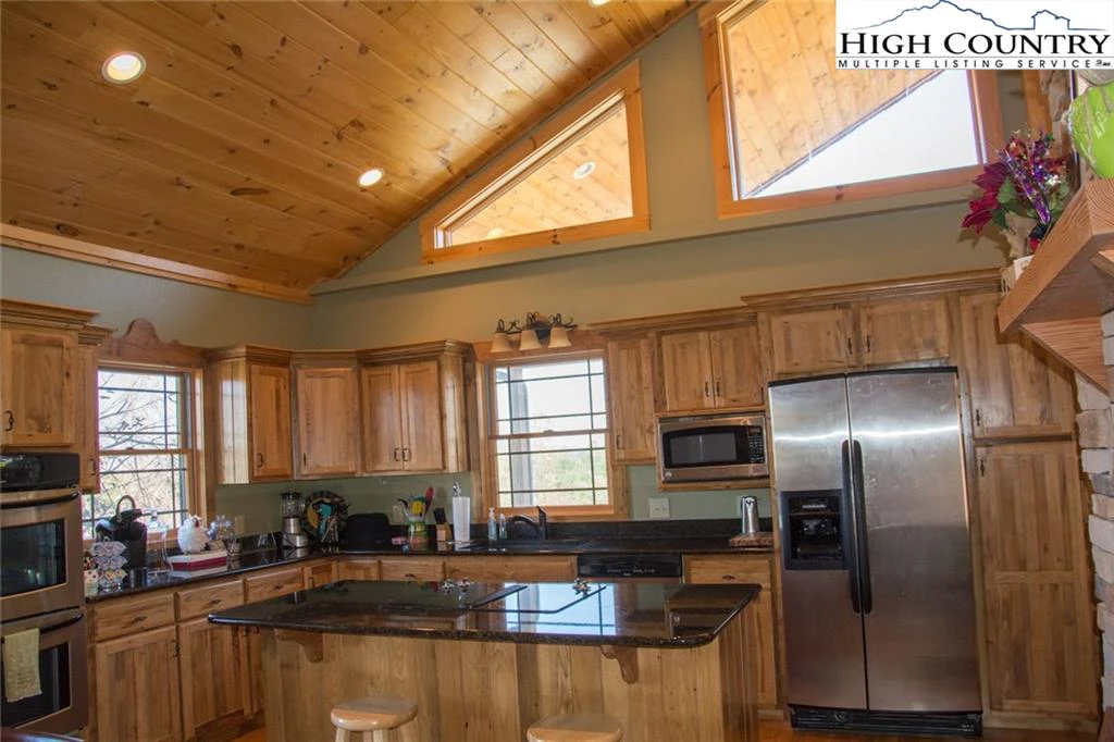 Image number 11 for the current listing