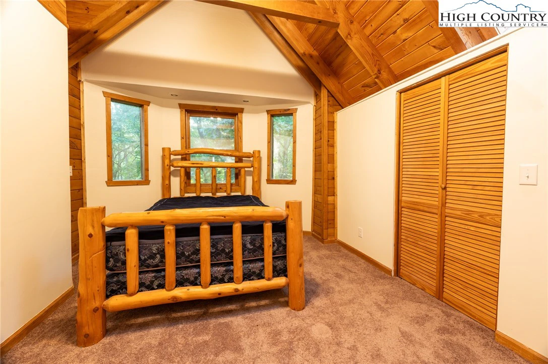 Image number 4 for the current listing