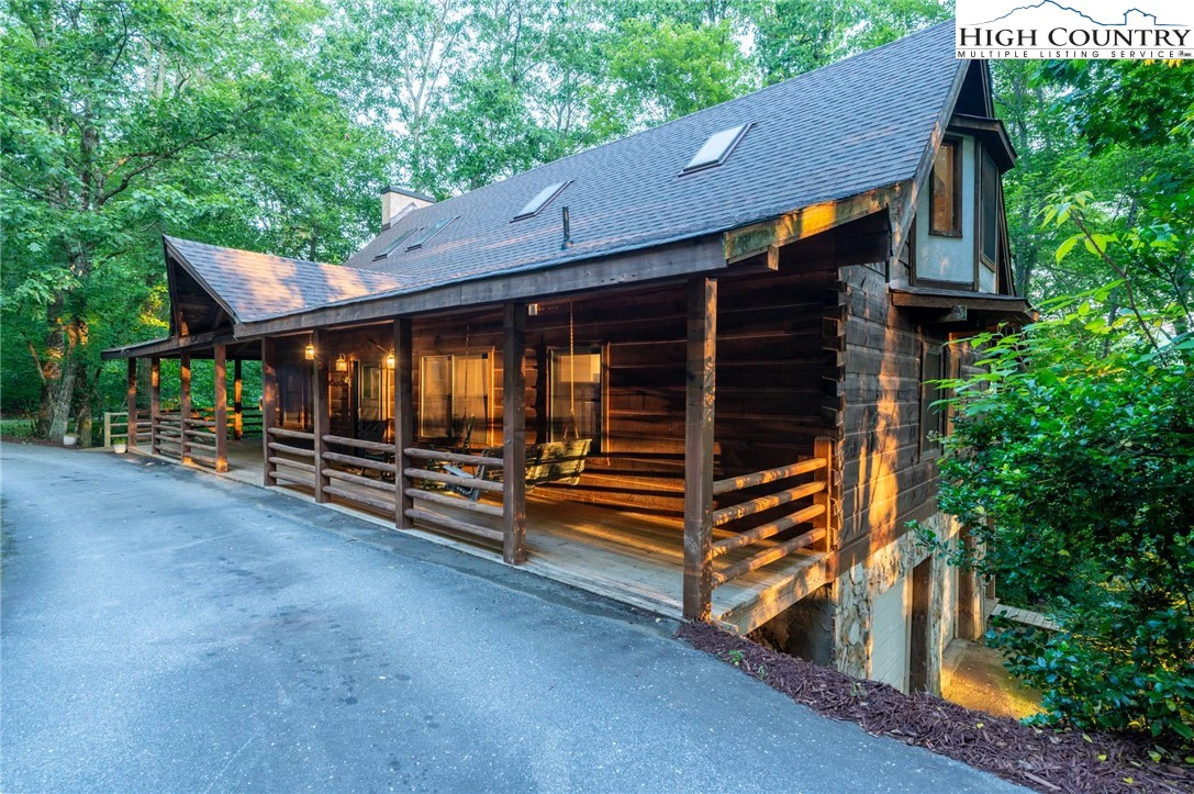 Image number 14 for the current listing