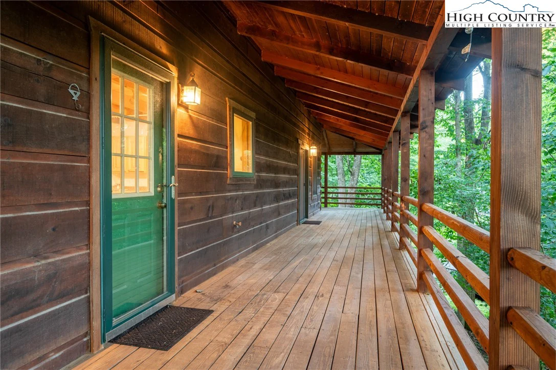 Image number 16 for the current listing