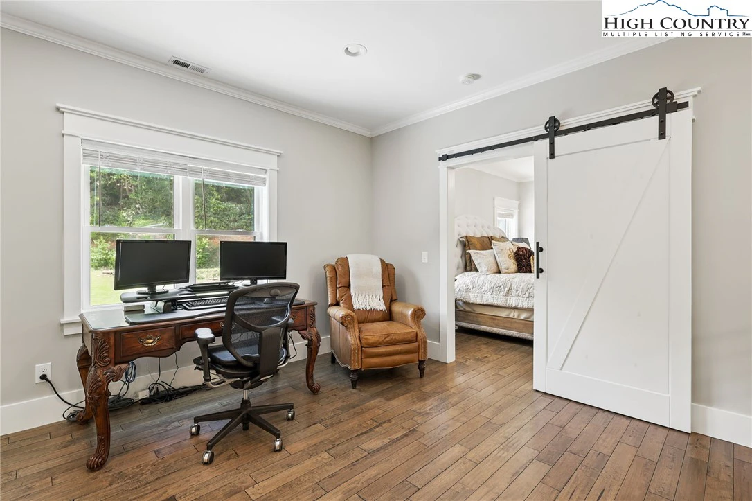 Image number 2 for the current listing