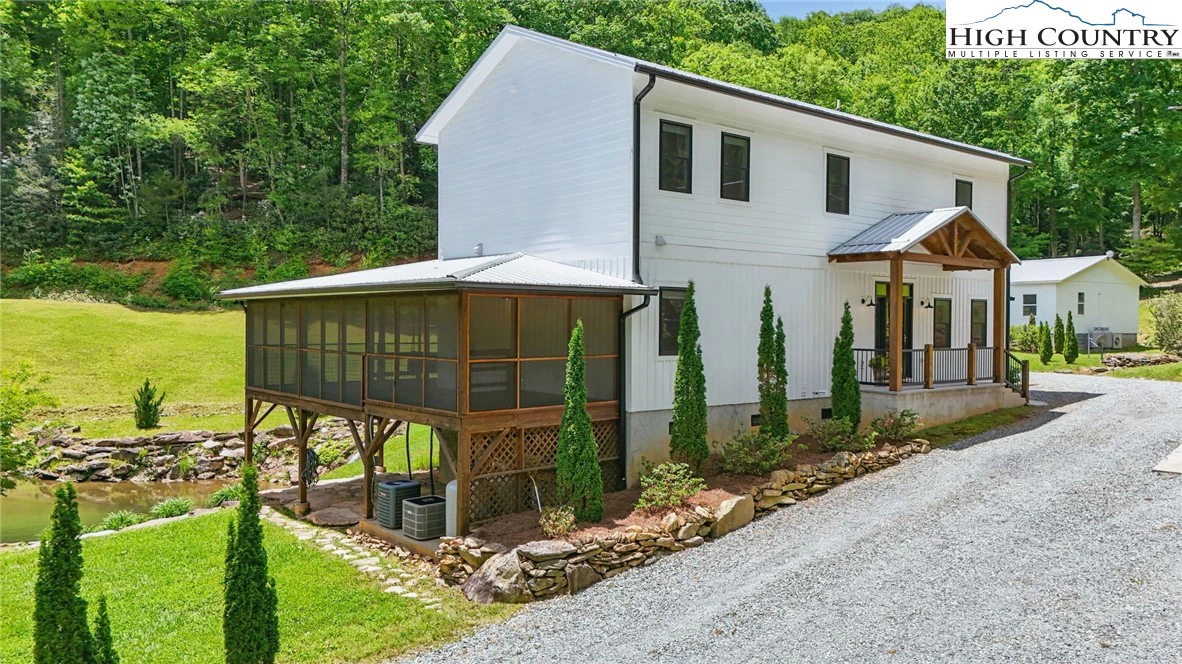 Image number 13 for the current listing