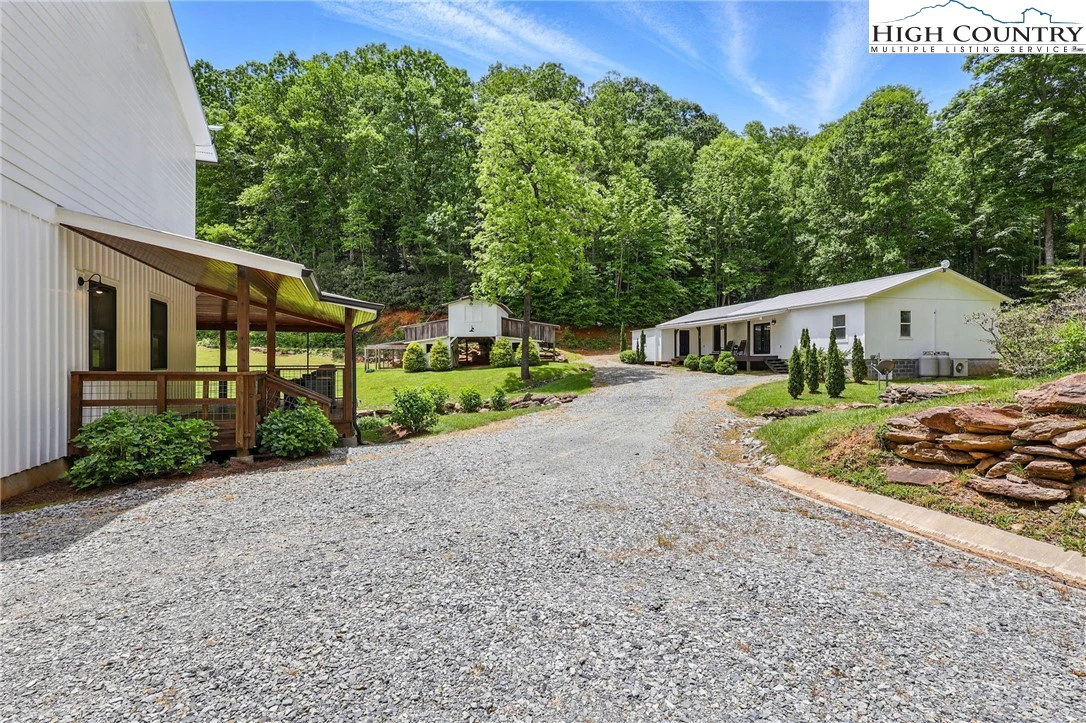 Image number 12 for the current listing