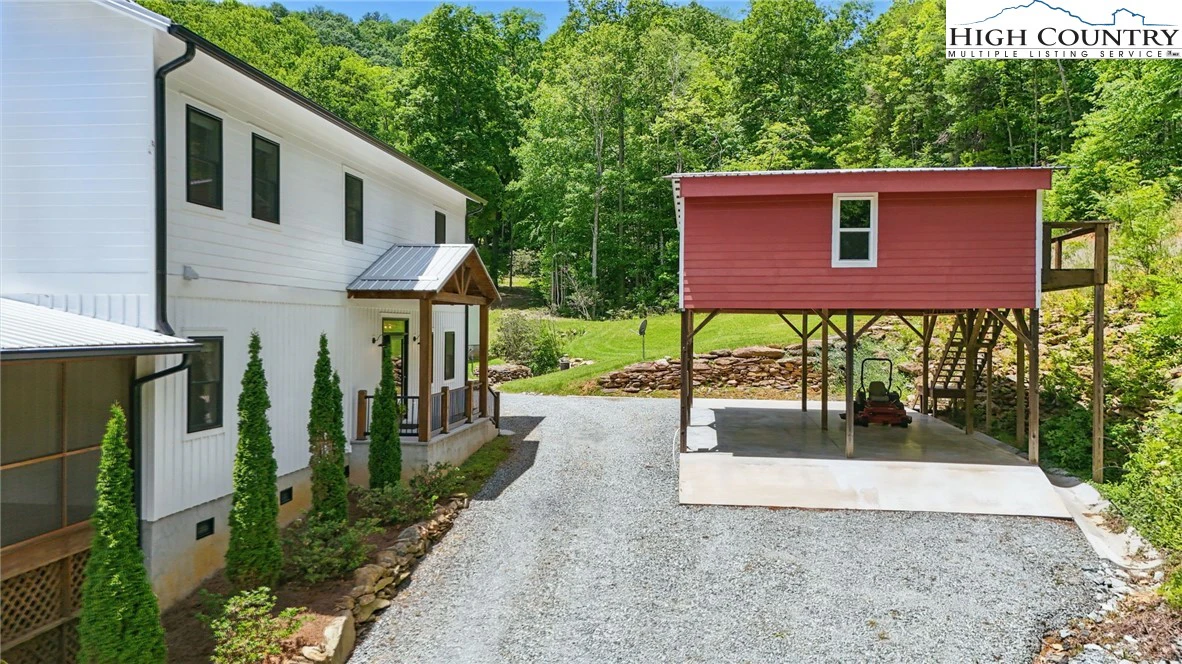 Image number 11 for the current listing