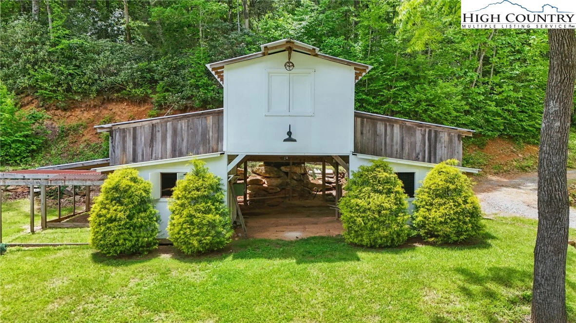 Image number 10 for the current listing