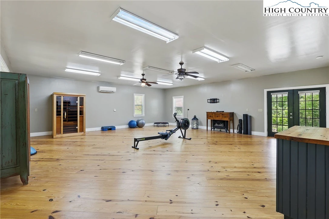 Image number 5 for the current listing