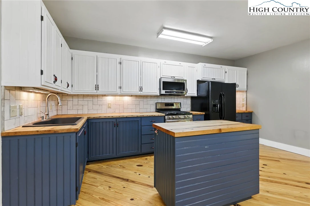 Image number 4 for the current listing