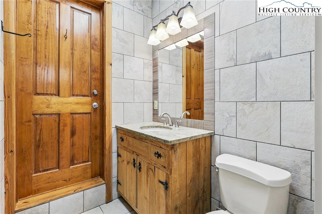 Image number 3 for the current listing