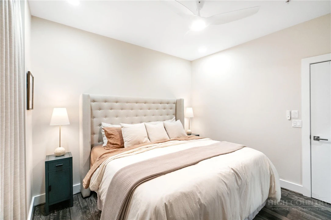 Image number 4 for the current listing